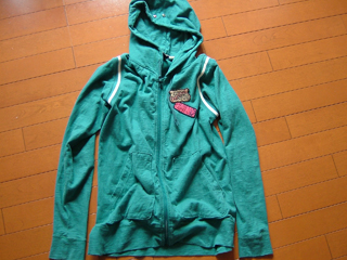 春コート買おうとしたらこっちのが可愛くてこっちにしてしまった、３９００円くらいだったかな、町田のグランベリーで。